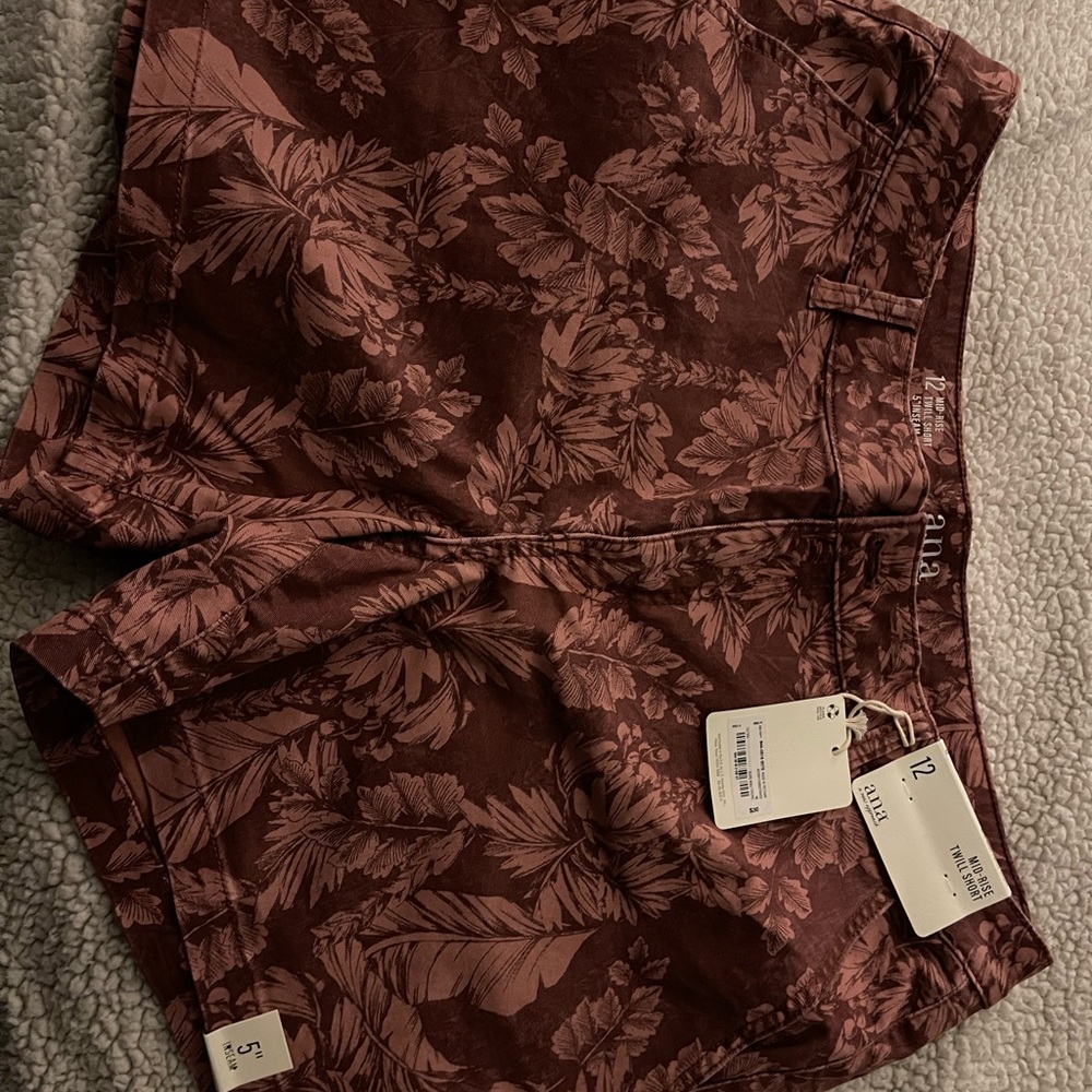Women’s A.N.A mid rise twill shorts